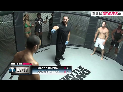 ❤️ Ultimate Fighter ቀለበቱ ውስጥ ከተጣላ በኋላ አንዲት ቁጥር ሴትን ትበዳለች። በእኛ am.fuckmymac.ru%